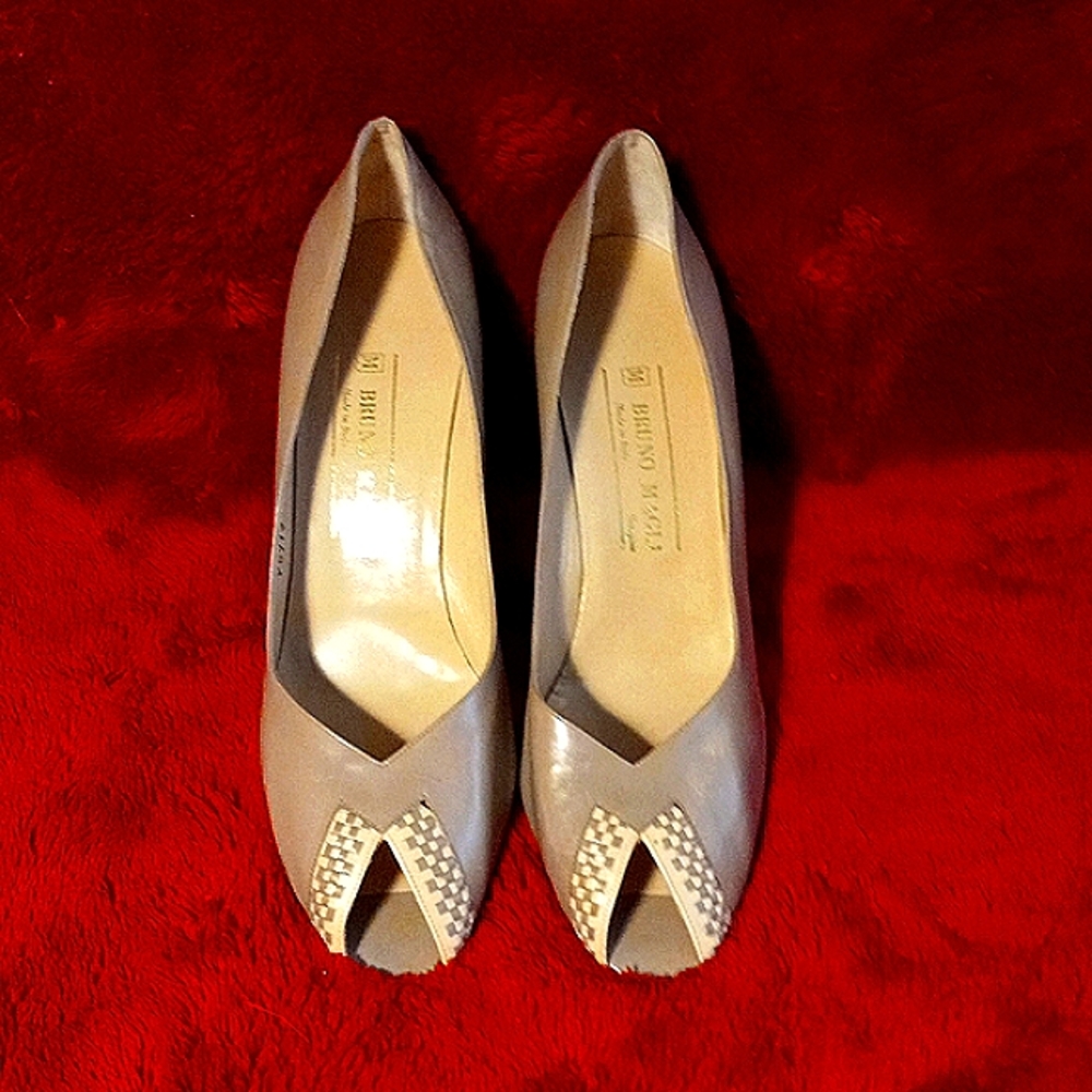 Bruno Magli open toed pump with woven pattern on toe and heel. Made in Italy.